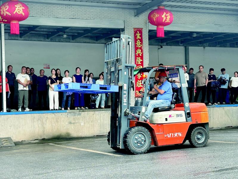 凝聚社會荷力 守護(hù)安寧之花