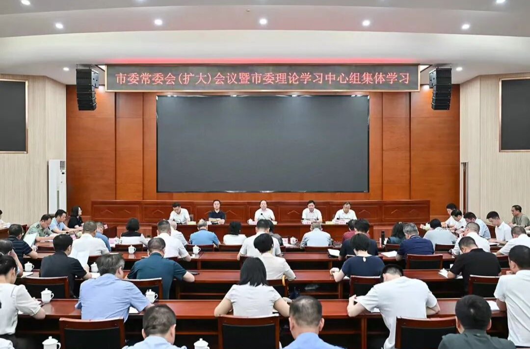 肖正波主持召開(kāi)瀏陽(yáng)市委常委會(huì)（擴(kuò)大）會(huì)議暨市委理論學(xué)習(xí)中心組集體學(xué)習(xí)