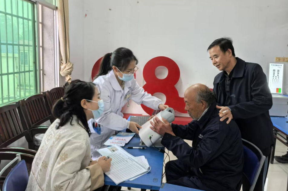 “冬季行动”暖民心：浏阳市蕉溪镇卫生院联合集里医院开展免费眼底筛查