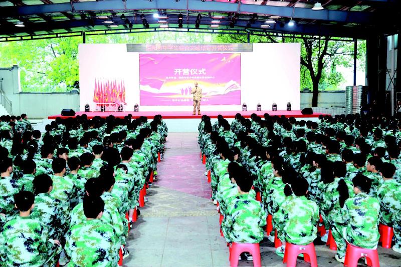 整体搬进“红色教育走廊”首批学员走进新课堂